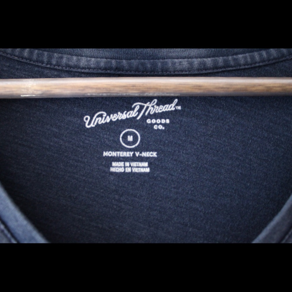 Universal Threads Tee - Picture 2 of 2